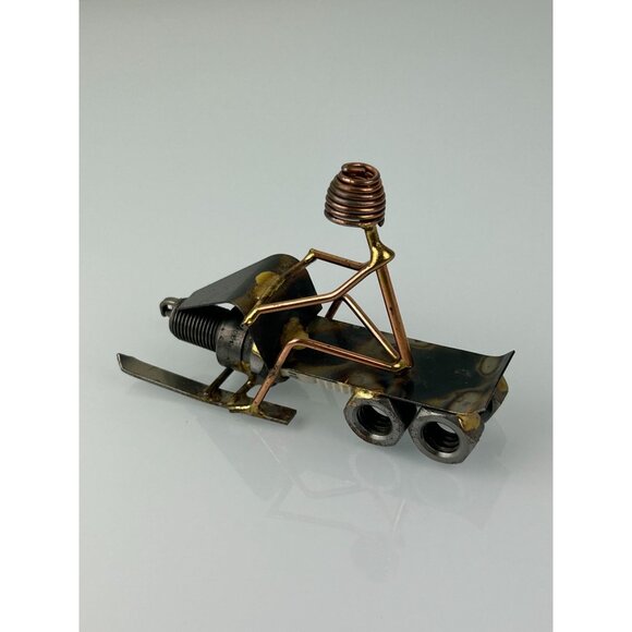 Snowmobile Rider Nuts & Bolts Metal Welded Figure Handmade Shelf Gift Winter - Picture 10 of 11